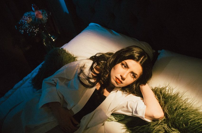  Natalia Montenegro estrena su nuevo single y video «Quédate»