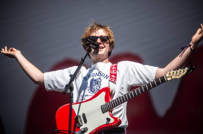  Baila bajo el sol: Dayglow se presentó en la primera jornada de Lollapalooza Chile 2024 