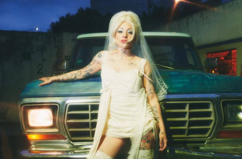 Mon Laferte estrena su décimo álbum de estudio «Femme Fatale Vol. 2” 