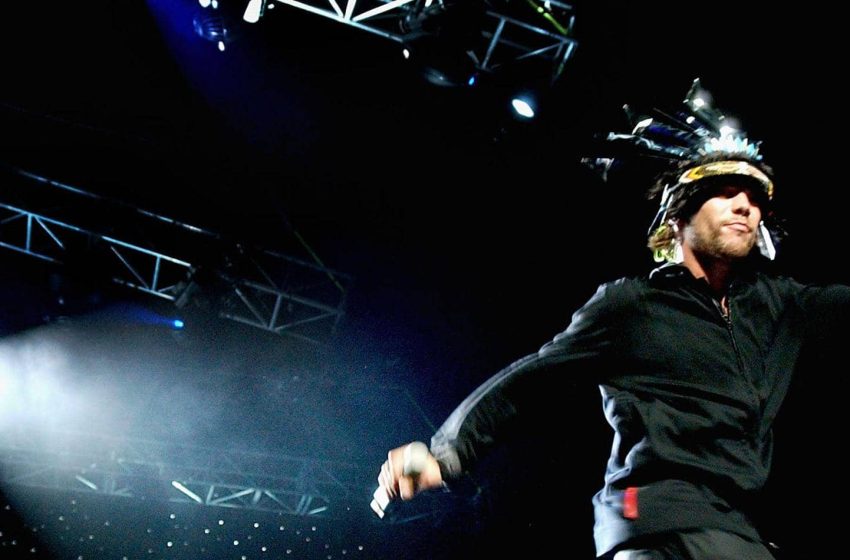  «Travelling Without Moving»: el disco que convirtió a Jamiroquai en una máquina de hits
