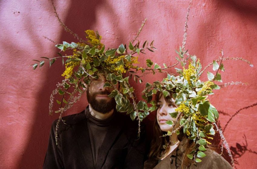  Camila Bañados y Javier Barría unen sus voces en el nuevo sencillo “Ni el bosque será”